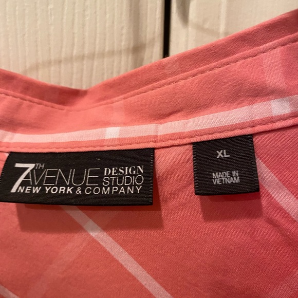 Pink Short Sleeve Blouse - Picture 3 of 3